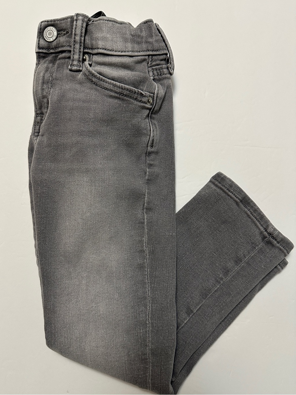 Old Navy boys 360 stretch jeans in gray. Size 5 Slim.